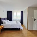 Wysoka Ze Sniadaniem 3*