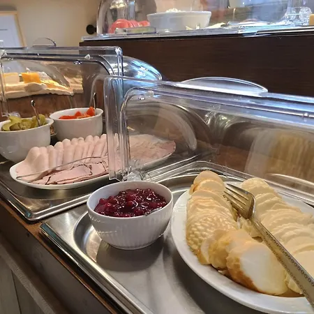 Hotel Wysoka Ze Sniadaniem 3*