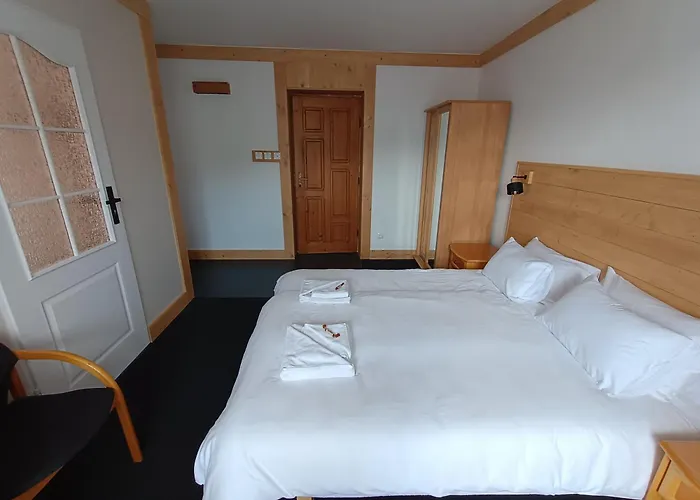 Hotel Wysoka Ze Sniadaniem 3*